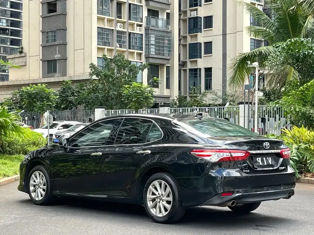 Toyota Camry — фото 9