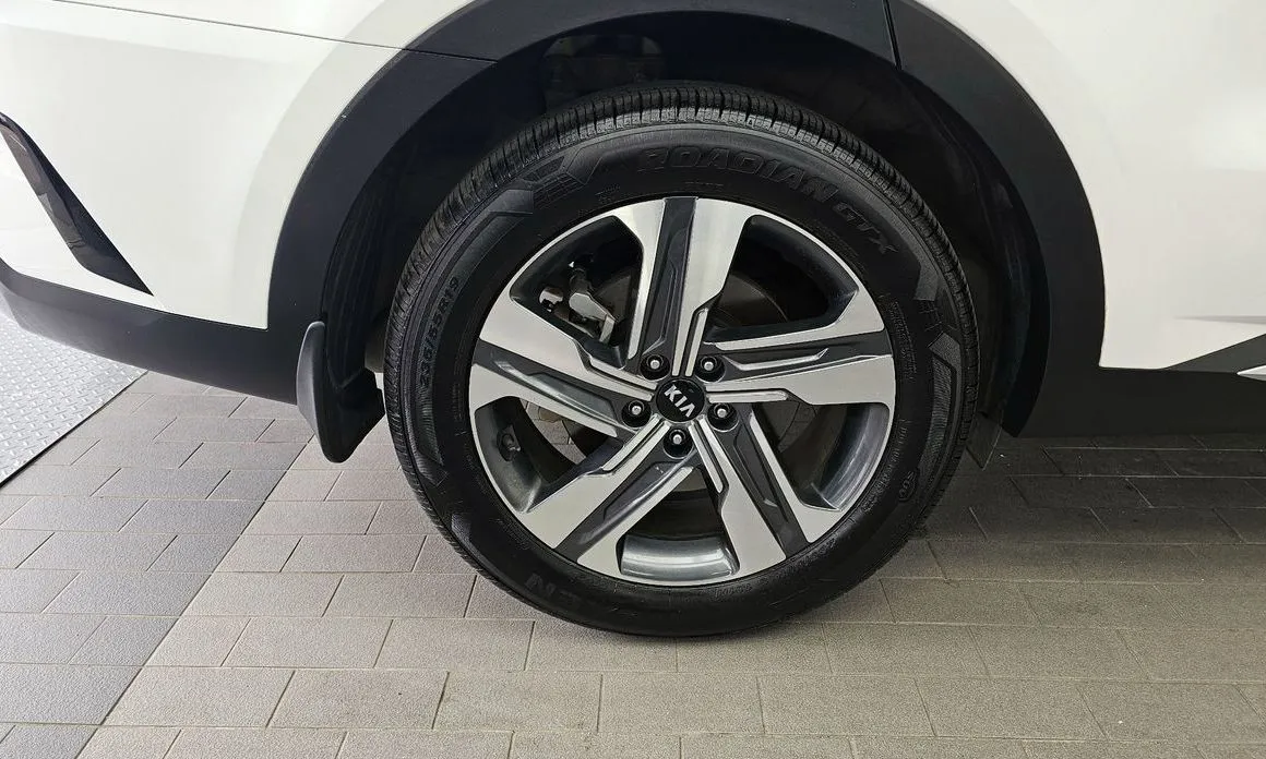 Kia Sorento — фото 7