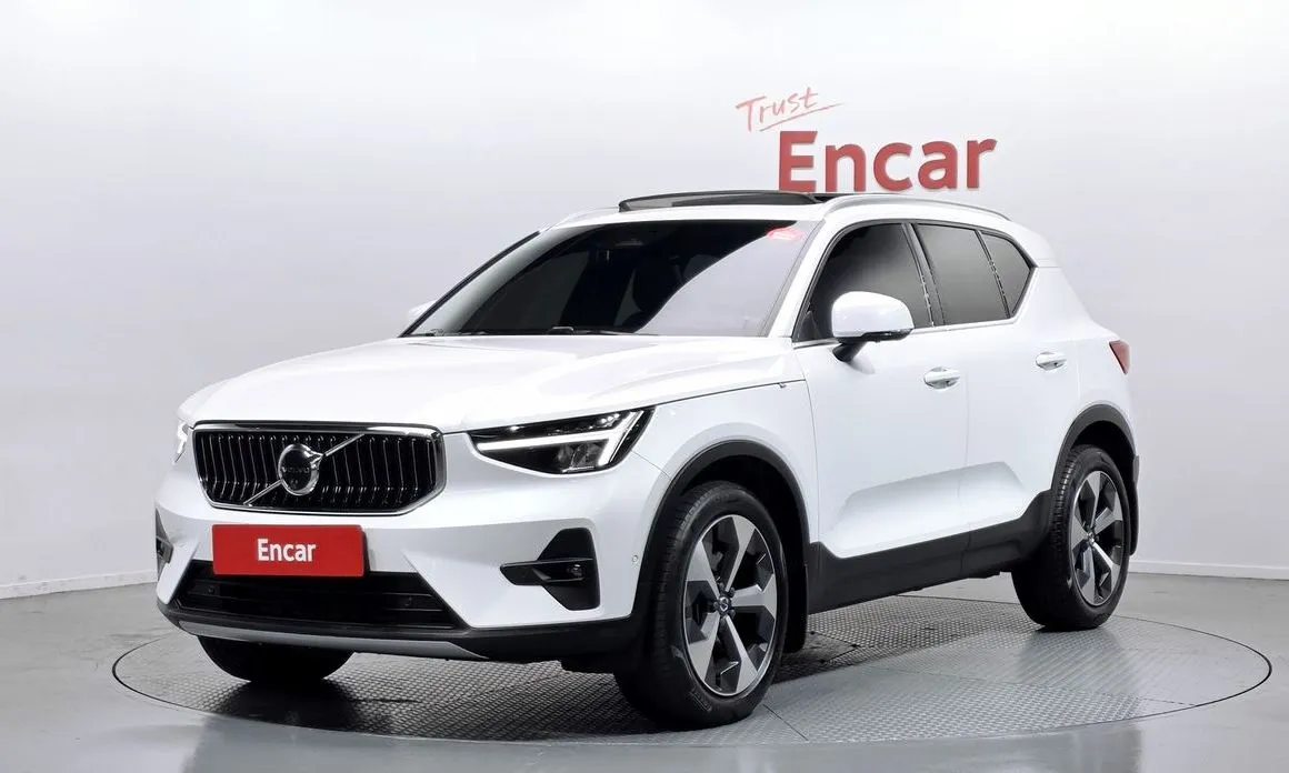 Volvo XC40 — фото 1
