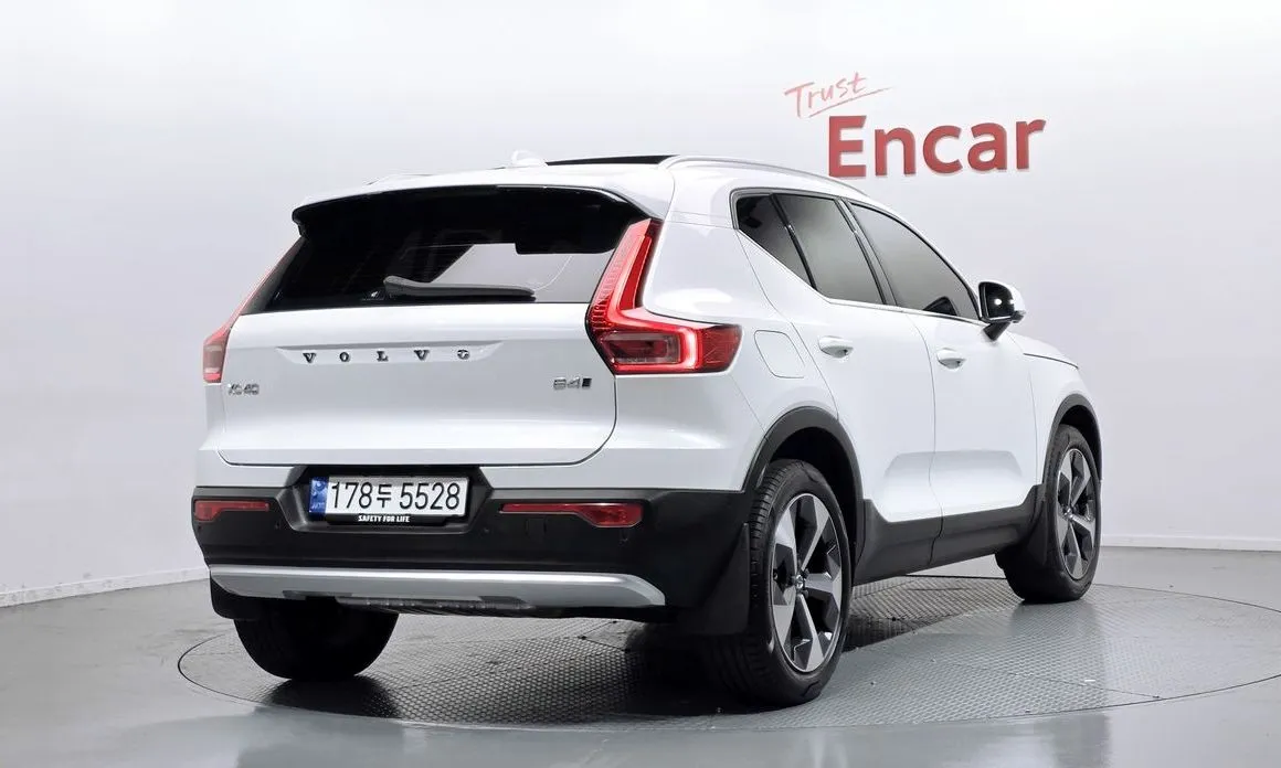 Volvo XC40 — фото 7