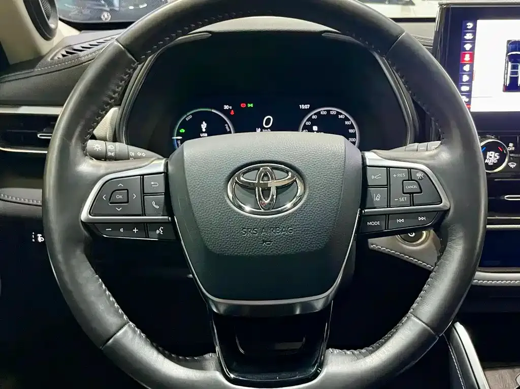 Toyota Highlander — фото 9