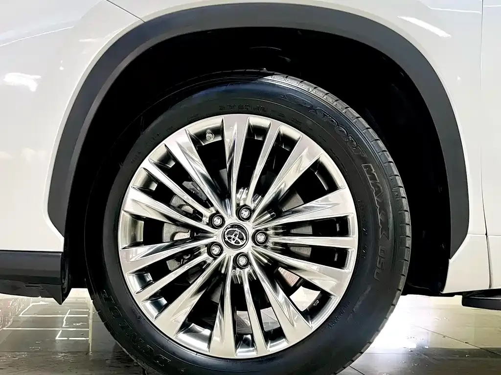 Toyota Highlander — фото 10
