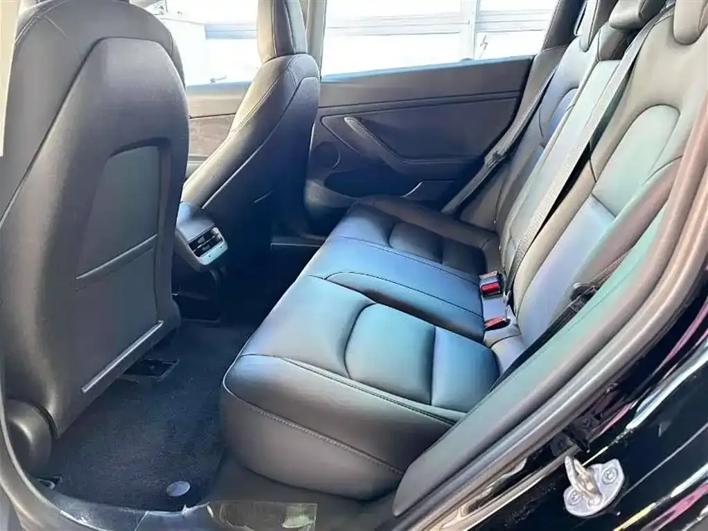 Tesla Model 3 — фото 3