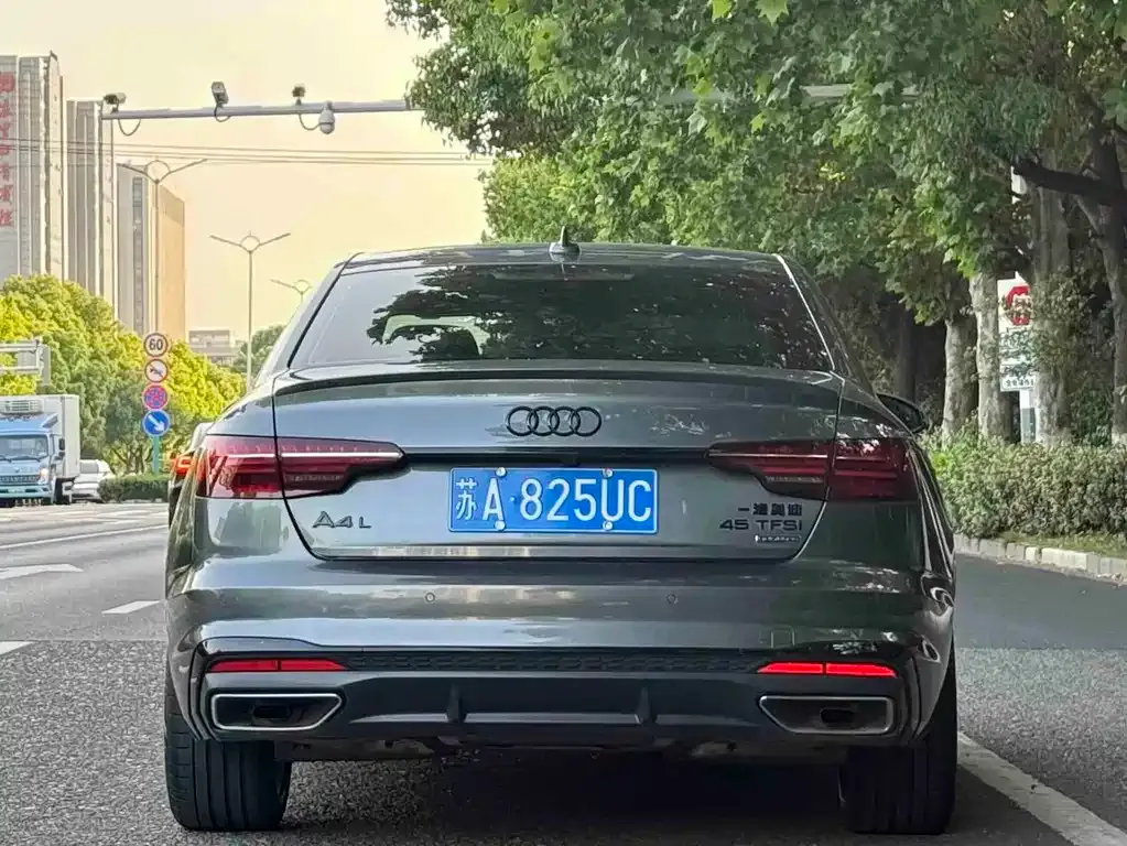 Audi A4L — фото 2