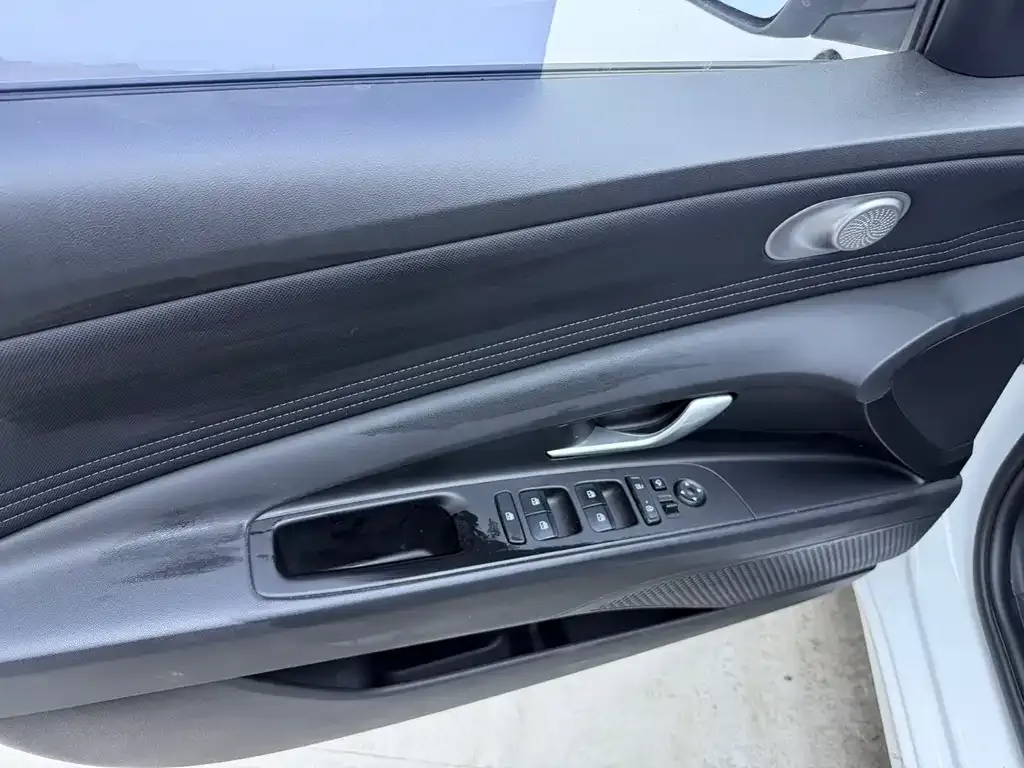 Hyundai Elantra — фото 4