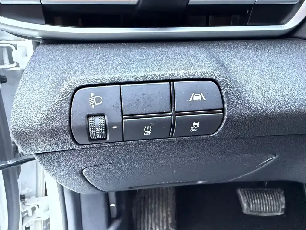 Hyundai Elantra — фото 10