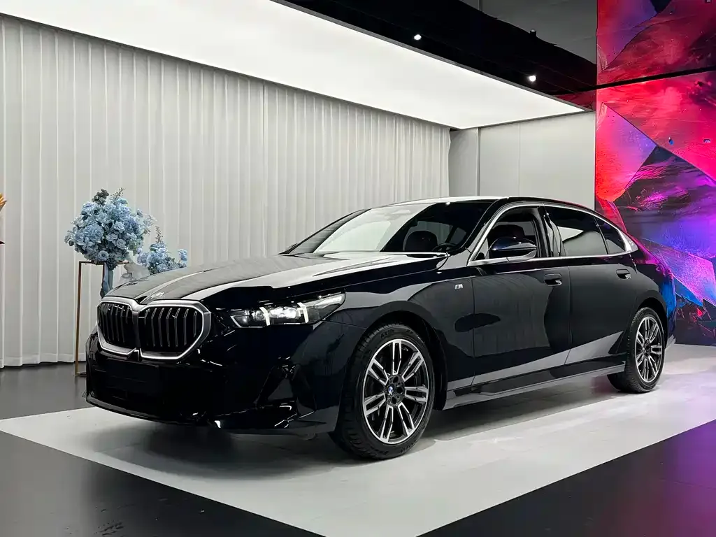 BMW 5 Series — фото 1