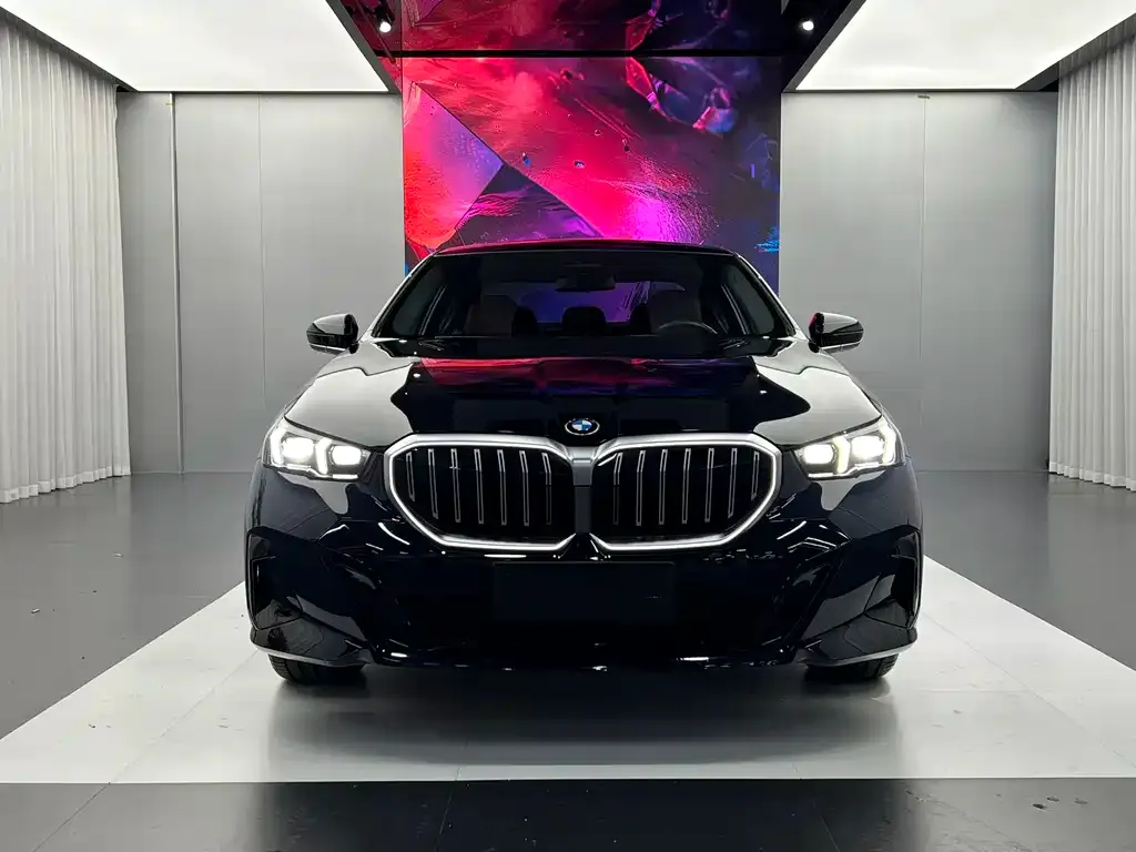 BMW 5 Series — фото 6
