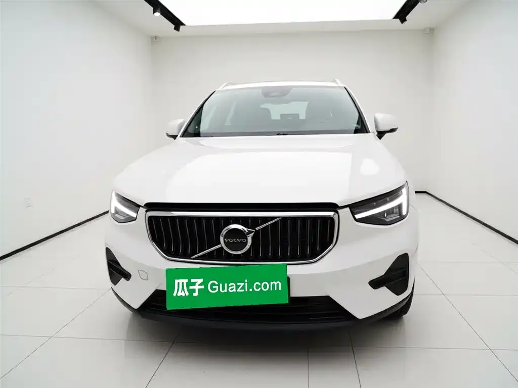 Volvo XC40 — фото 2