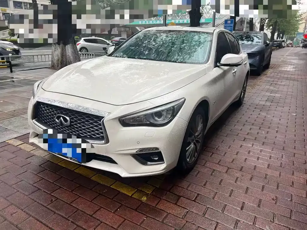 Infiniti Q50L — фото 1