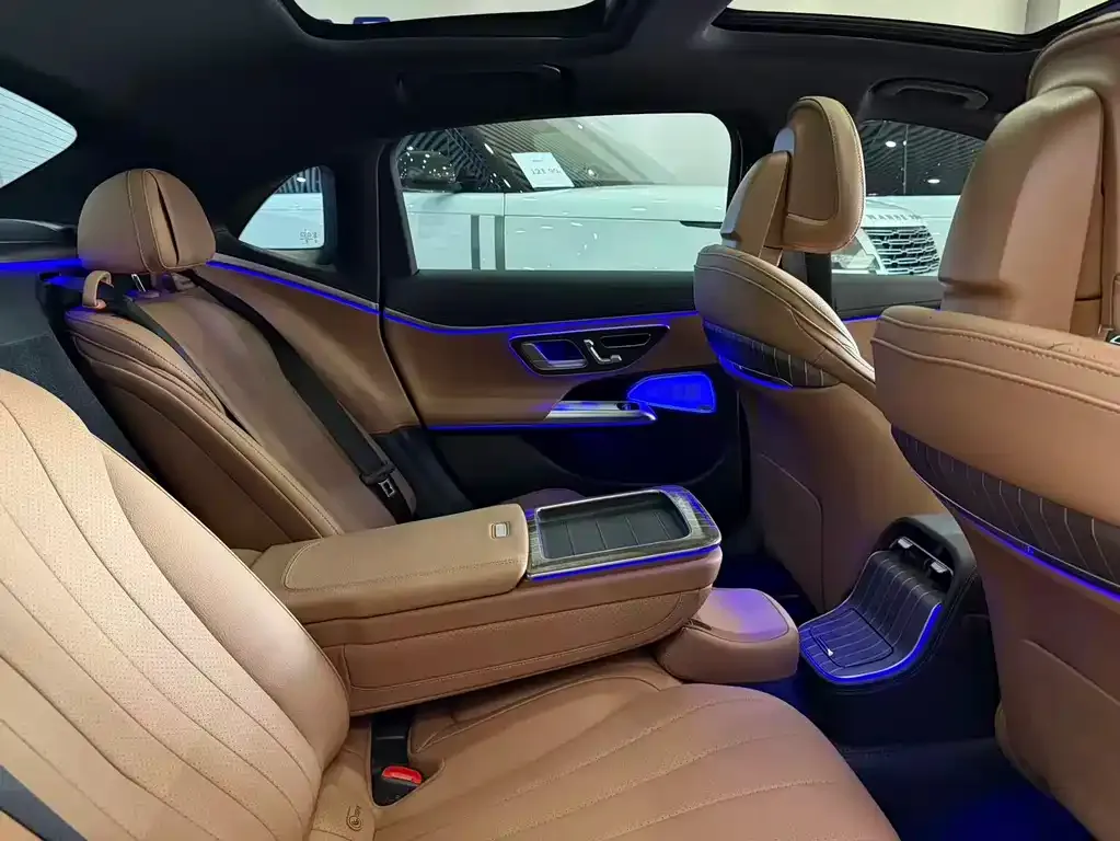 Mercedes-Benz E-Class — фото 9