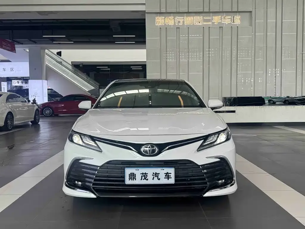 Toyota Camry — фото 7