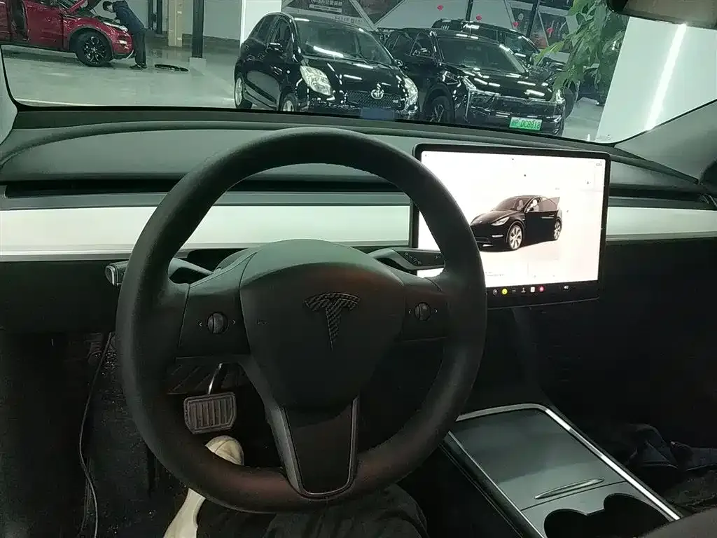 Tesla Model Y — фото 7