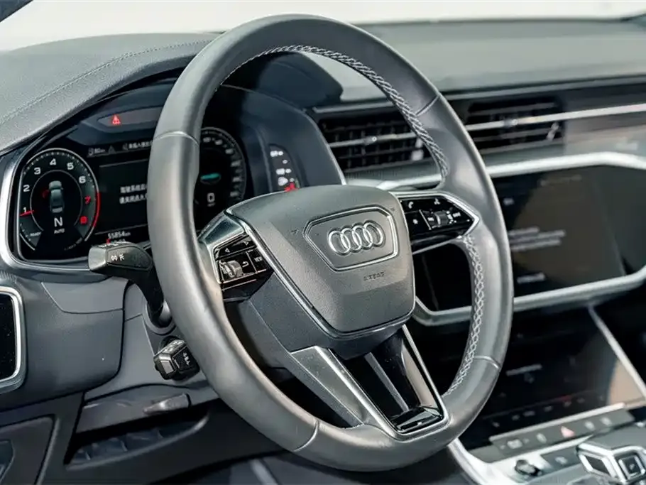 Audi A6L — фото 9
