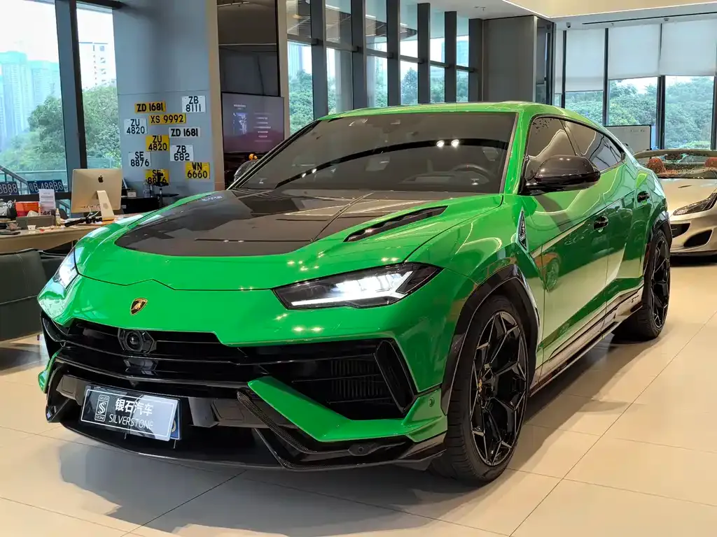 Lamborghini Urus — фото 1