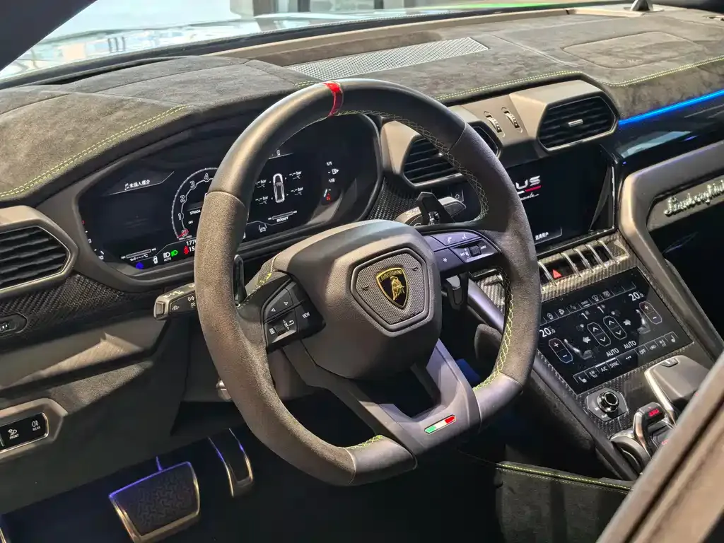 Lamborghini Urus — фото 6