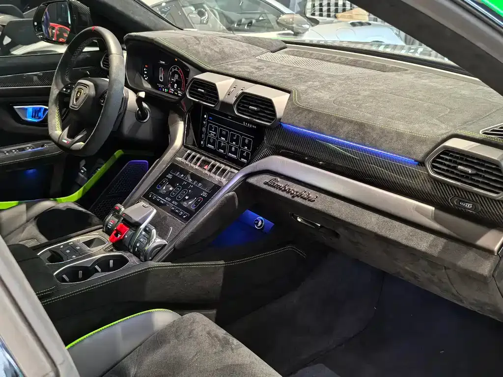 Lamborghini Urus — фото 9