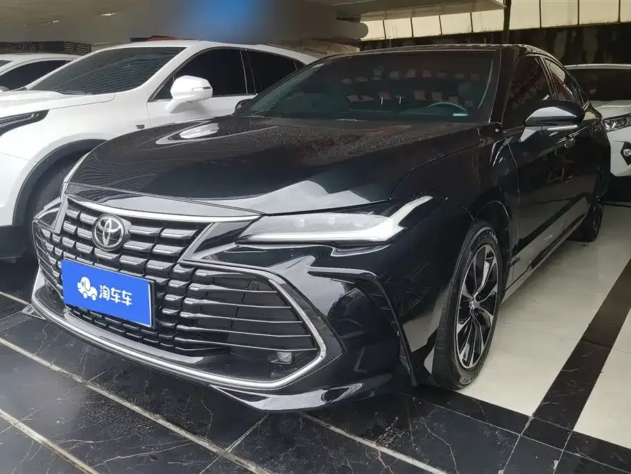 Toyota Avalon — фото 1