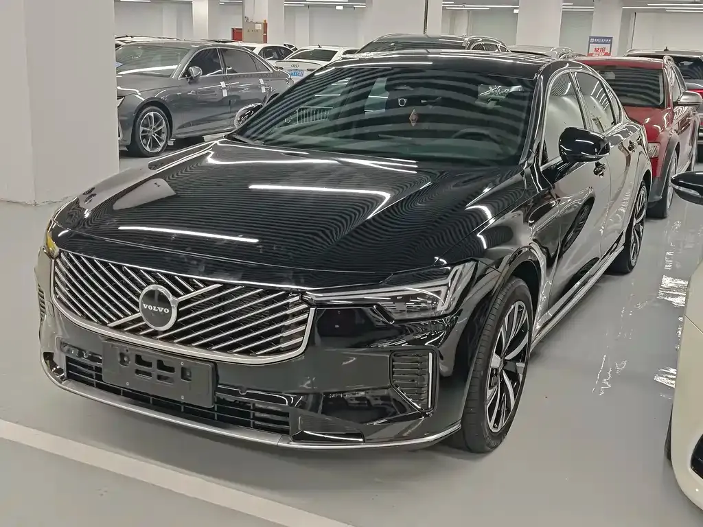 Volvo S90 — фото 1