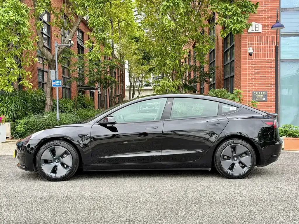 Tesla Model 3 — фото 9
