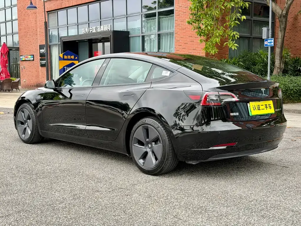 Tesla Model 3 — фото 10