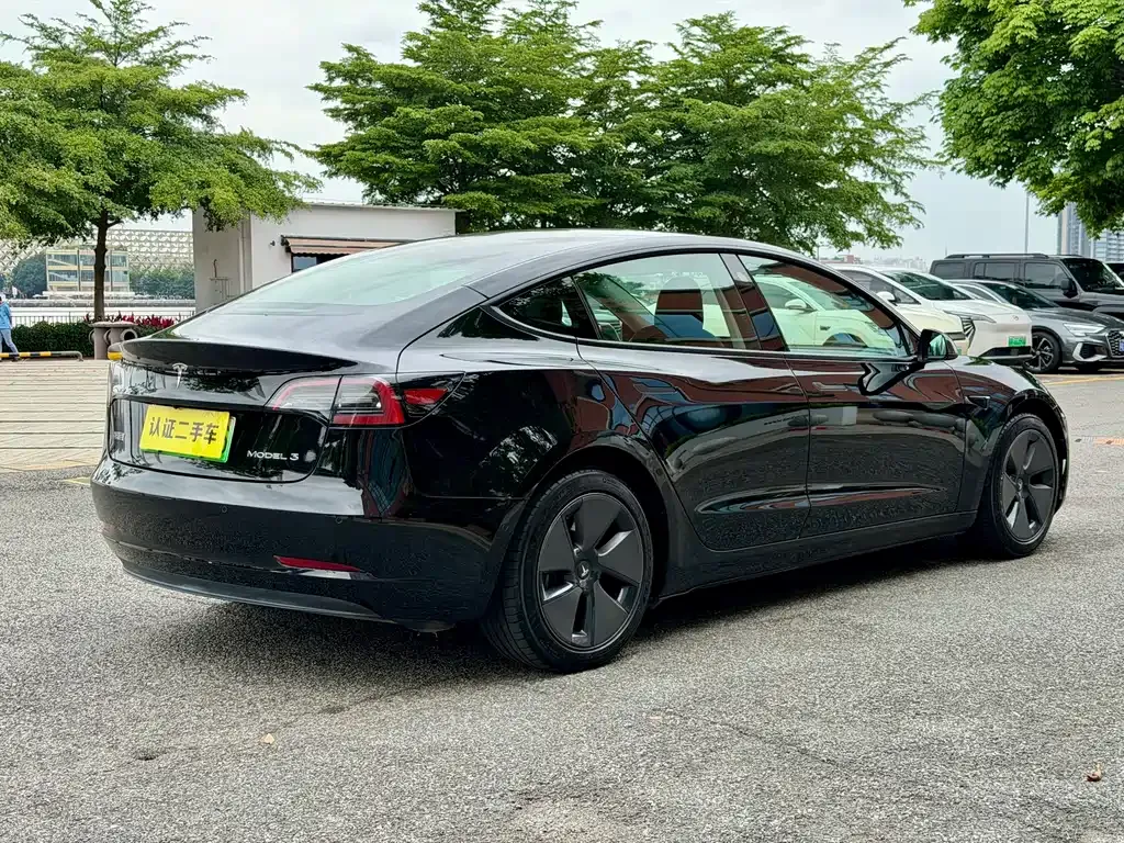 Tesla Model 3 — фото 7