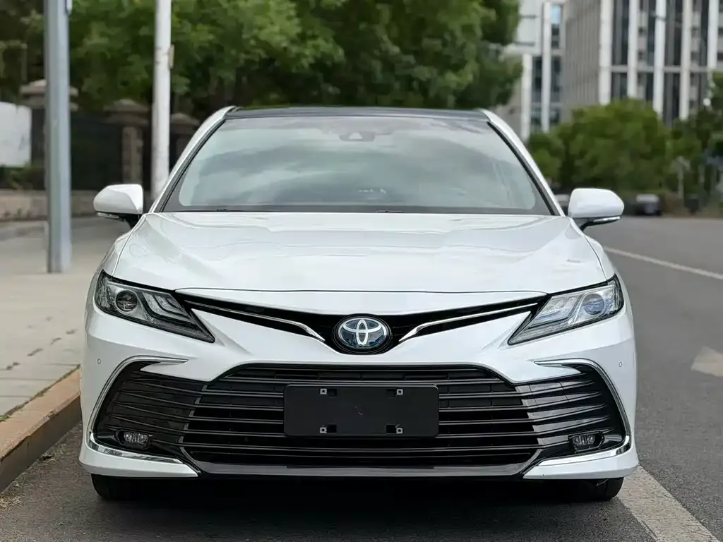 Toyota Camry — фото 4