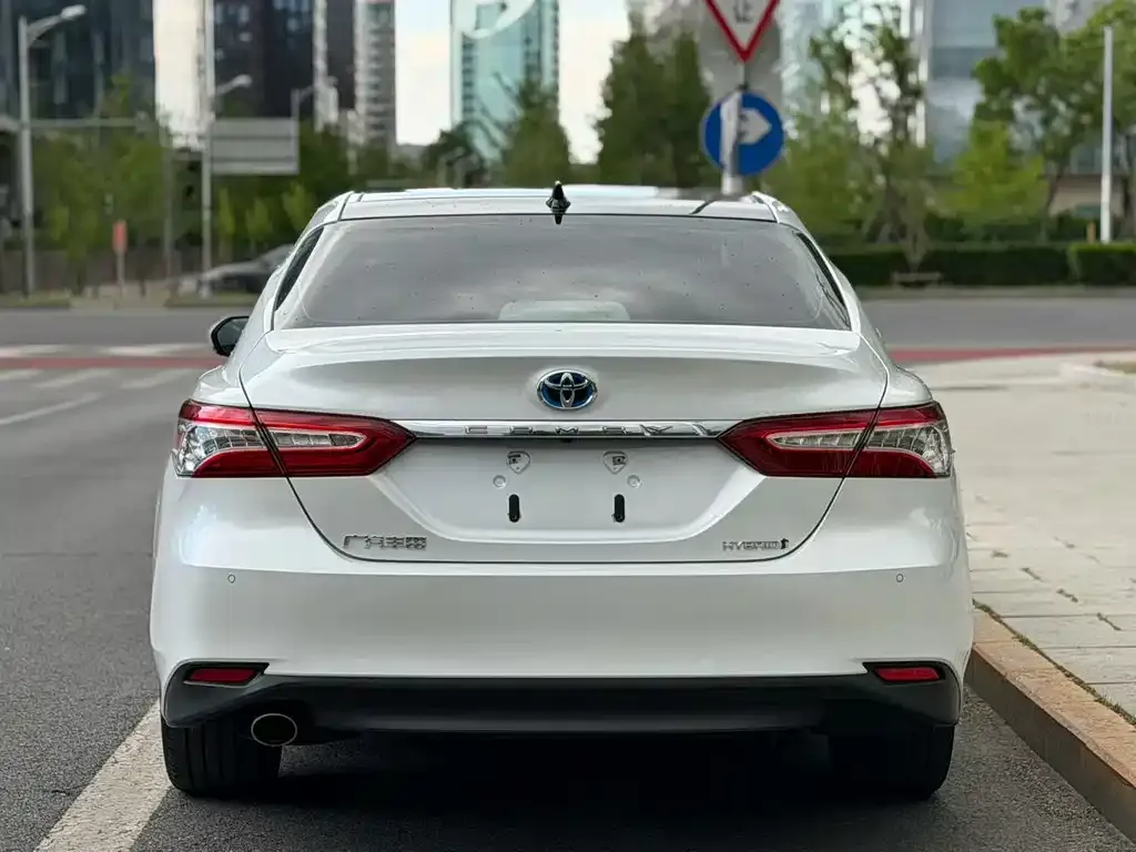 Toyota Camry — фото 7