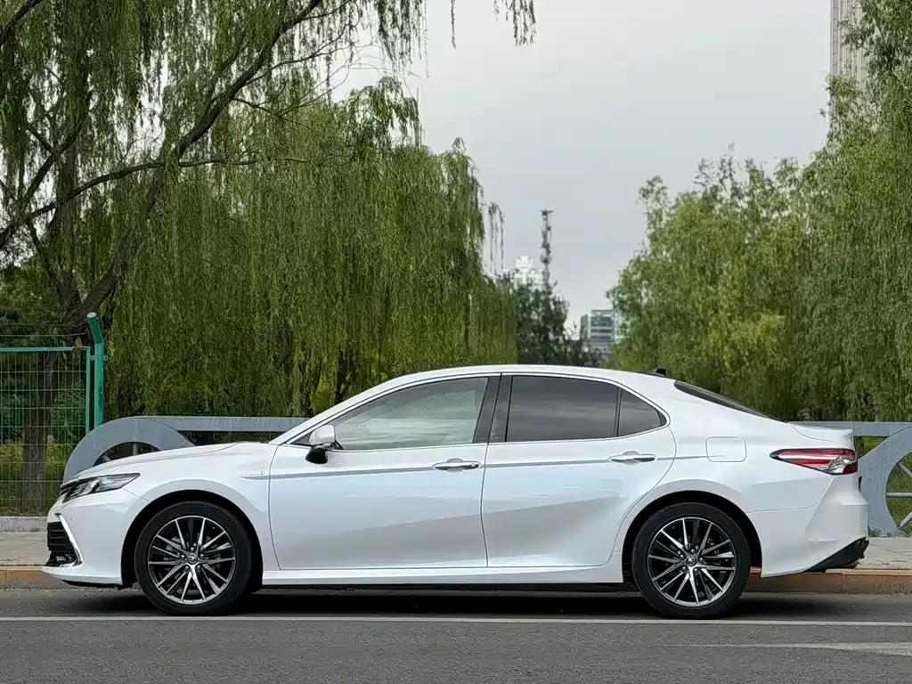 Toyota Camry — фото 6