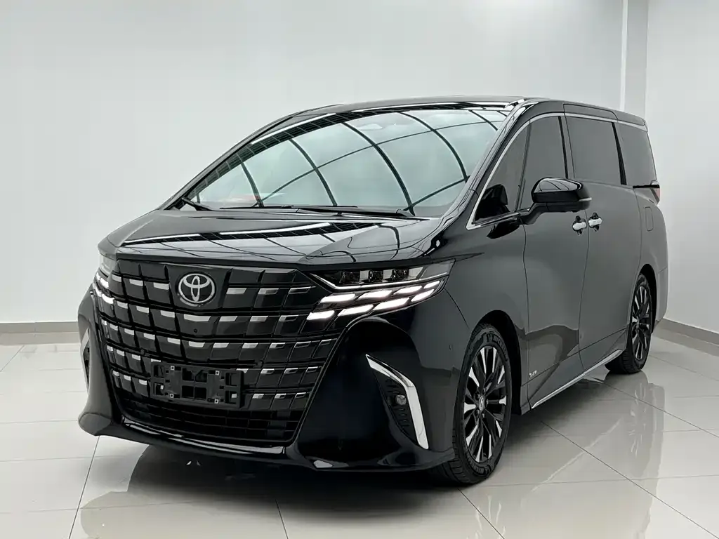 Toyota Alphard — фото 1
