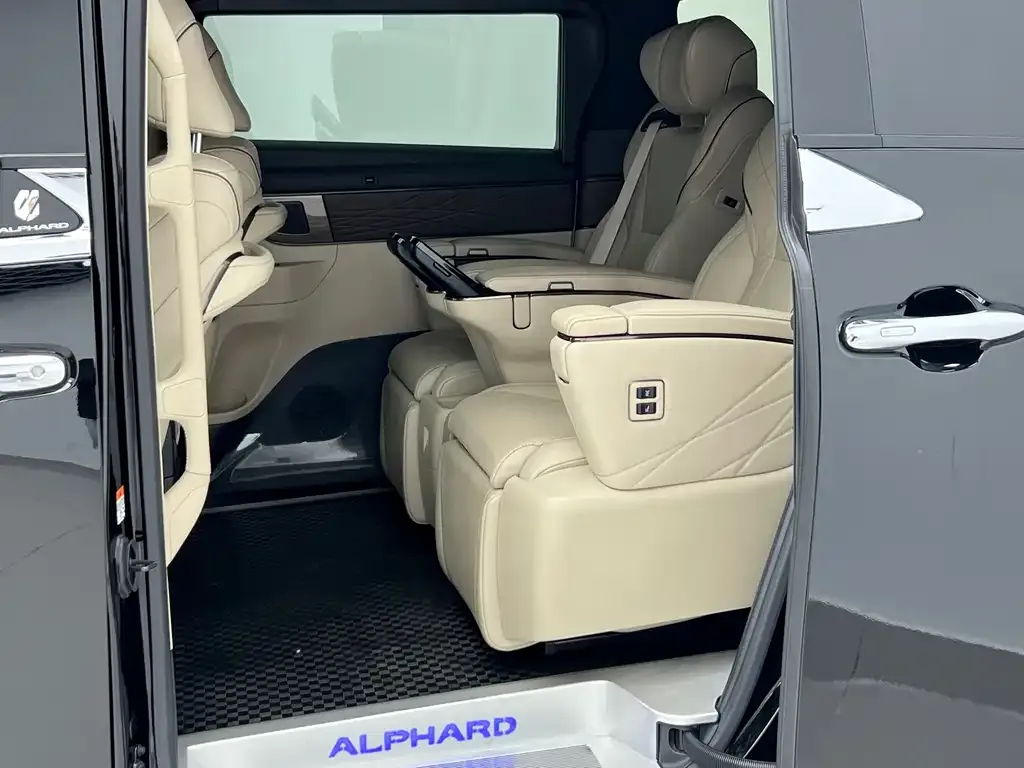 Toyota Alphard — фото 3