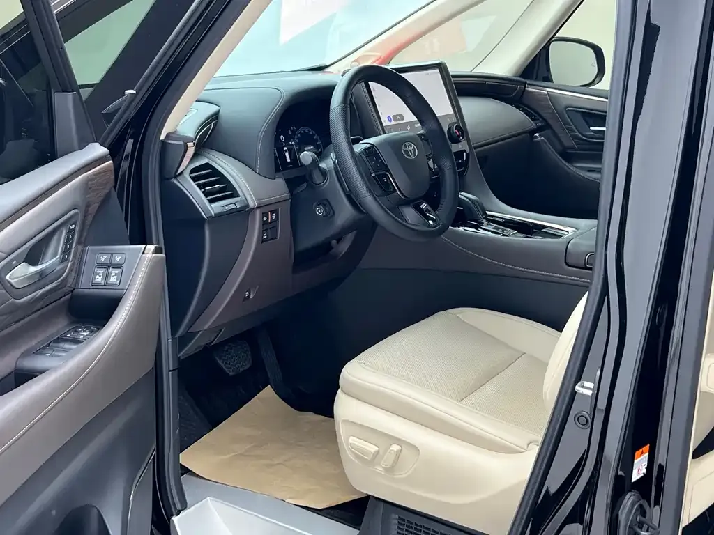 Toyota Alphard — фото 4