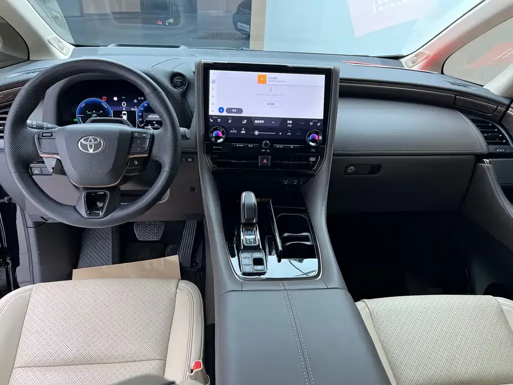 Toyota Alphard — фото 7