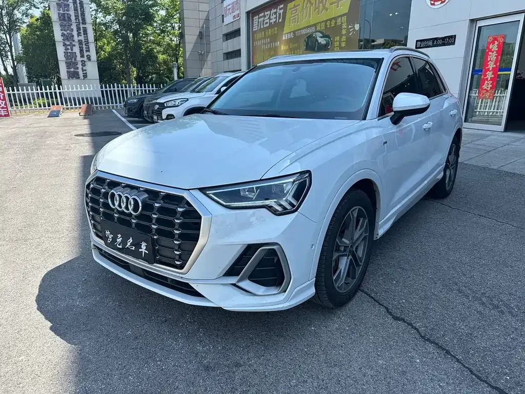 Audi Q3 40 TFSI Fashion Dynamic 1