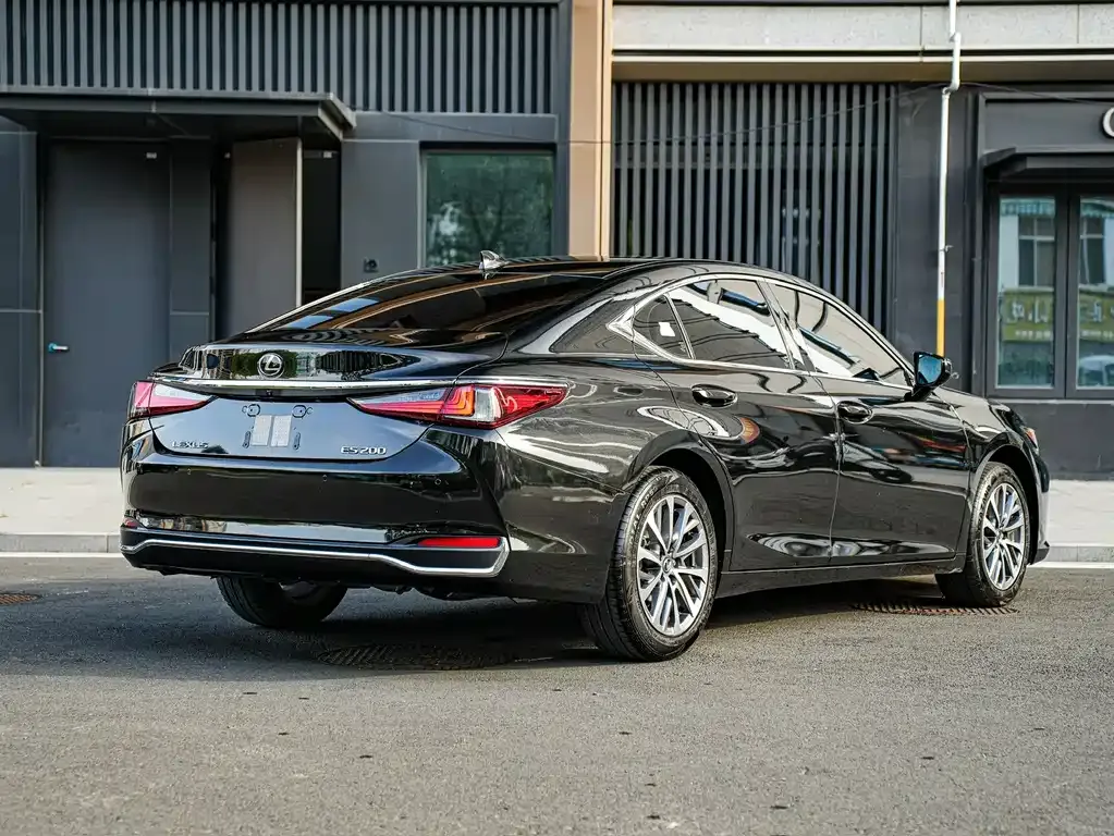 Lexus ES — фото 7