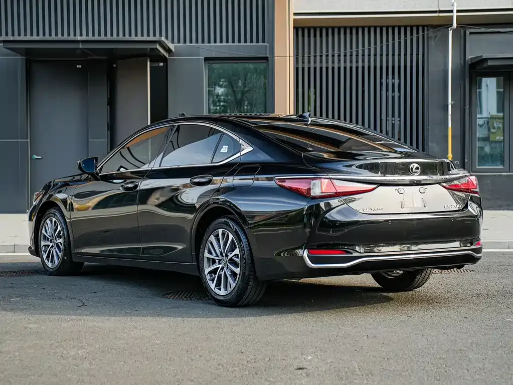 Lexus ES — фото 8