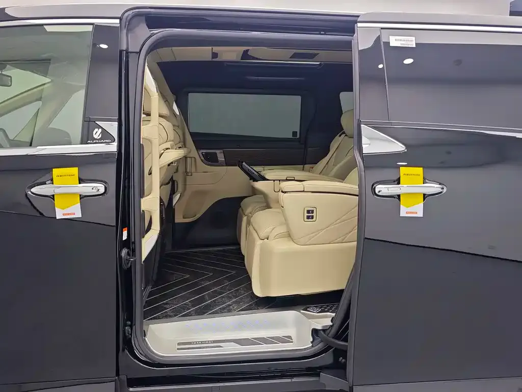 Toyota Alphard — фото 5