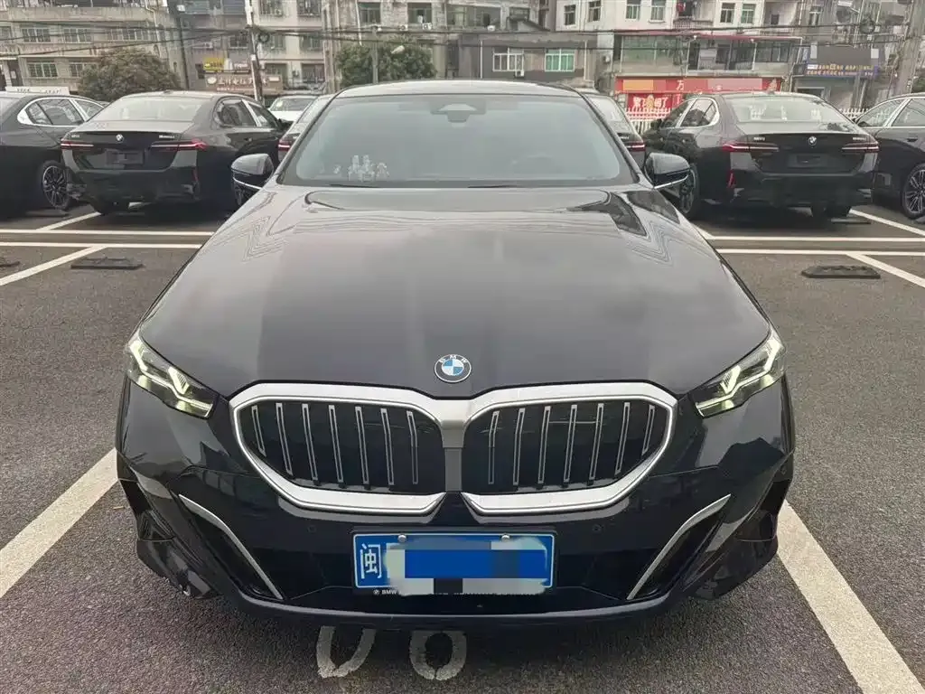 BMW 5 Series 2025 из CN, фото 2