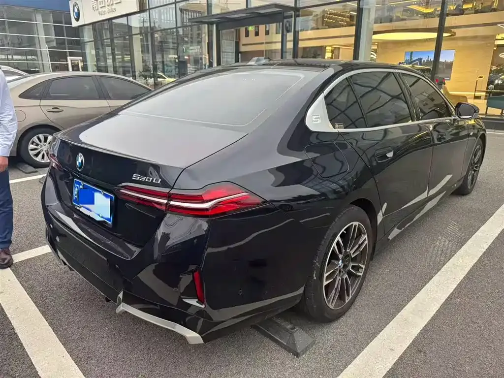 BMW 5 Series 2025 из CN, фото 6