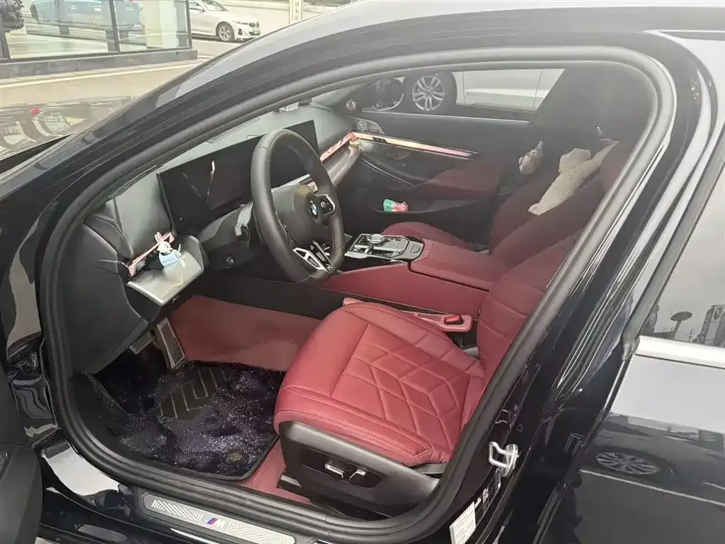 BMW 5 Series 2025 из CN, фото 3