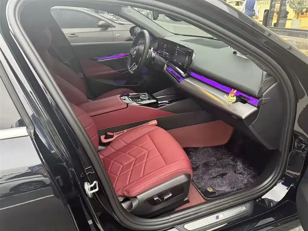 BMW 5 Series 2025 из CN, фото 8