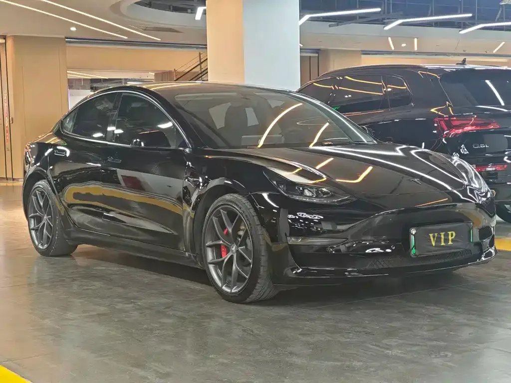 Tesla Model 3 — фото 10