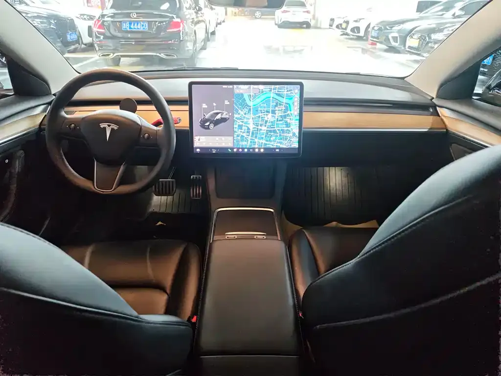 Tesla Model 3 — фото 8