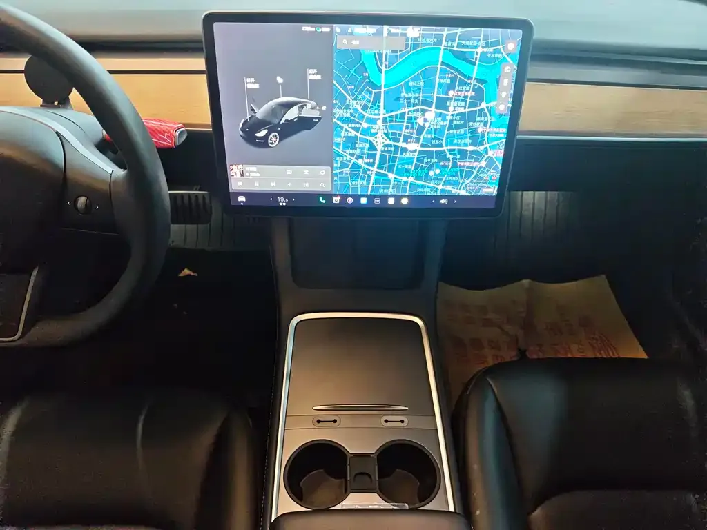 Tesla Model 3 — фото 3