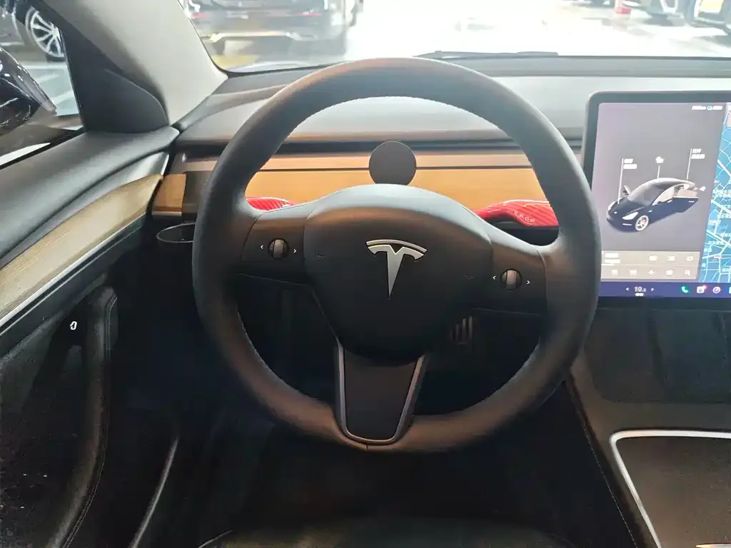 Tesla Model 3 — фото 4