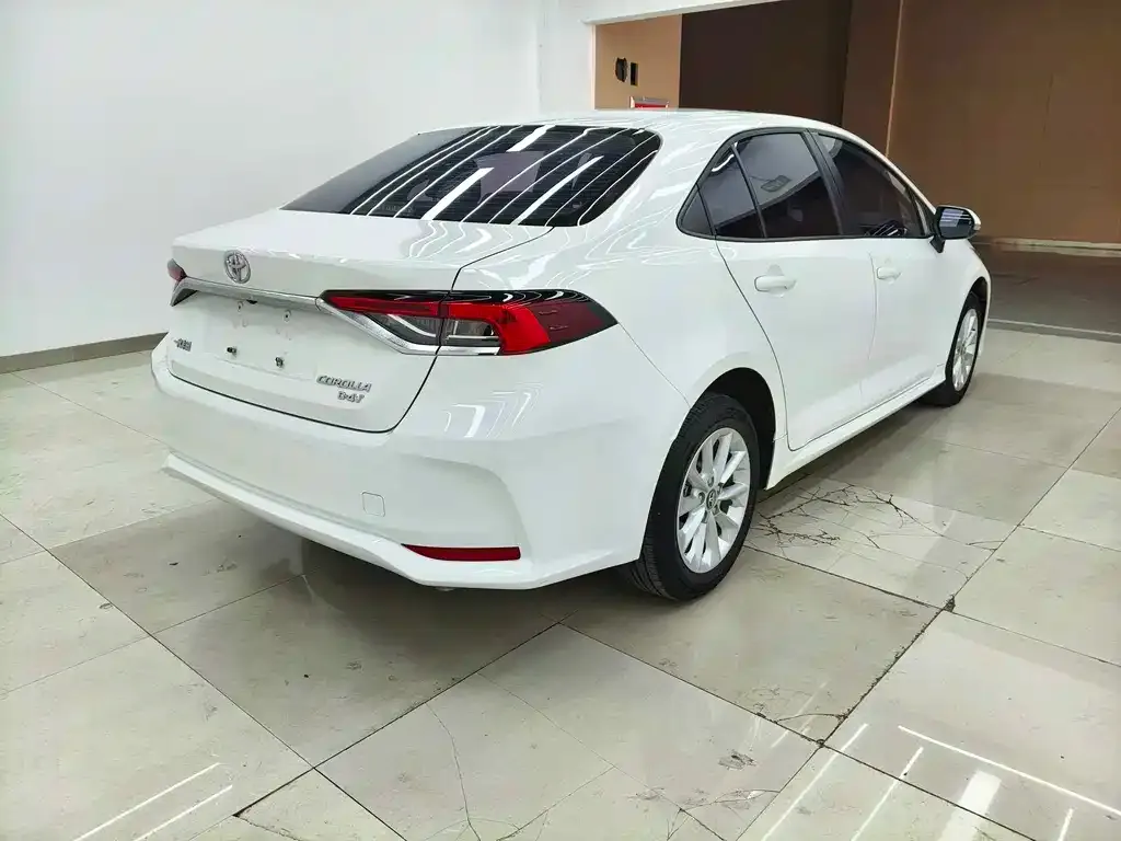 Toyota Corolla — фото 8