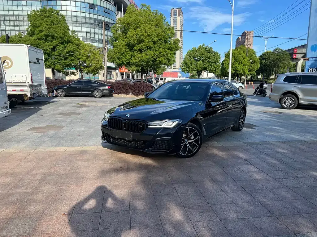 BMW 5 Series — фото 1