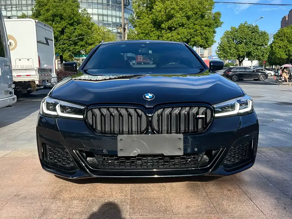 BMW 5 Series — фото 10