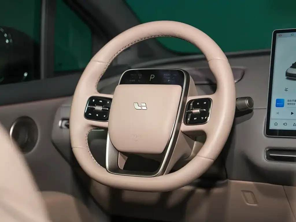 Li Auto i6 — фото 3