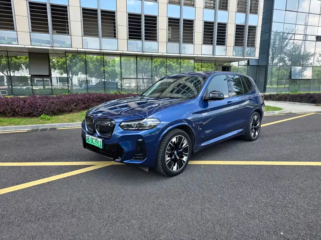 BMW iX3 — фото 1
